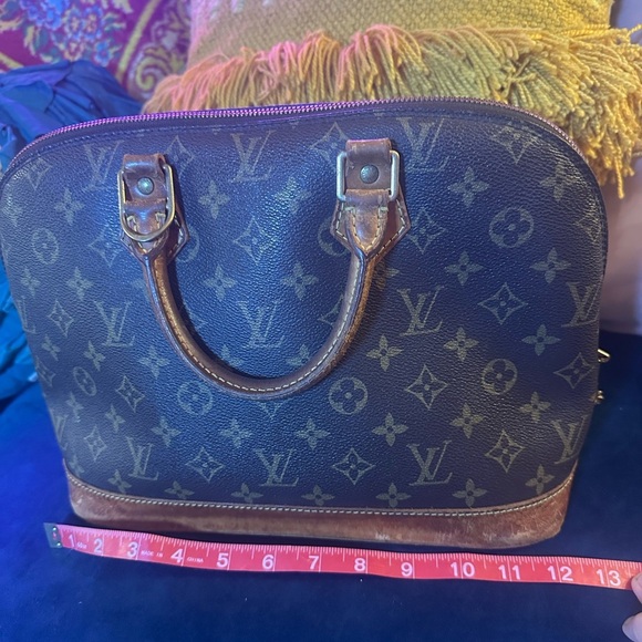 AUTHENTIC LOUIS VUITTON “Alma” purse - bottom damaged - Picture 15 of 16